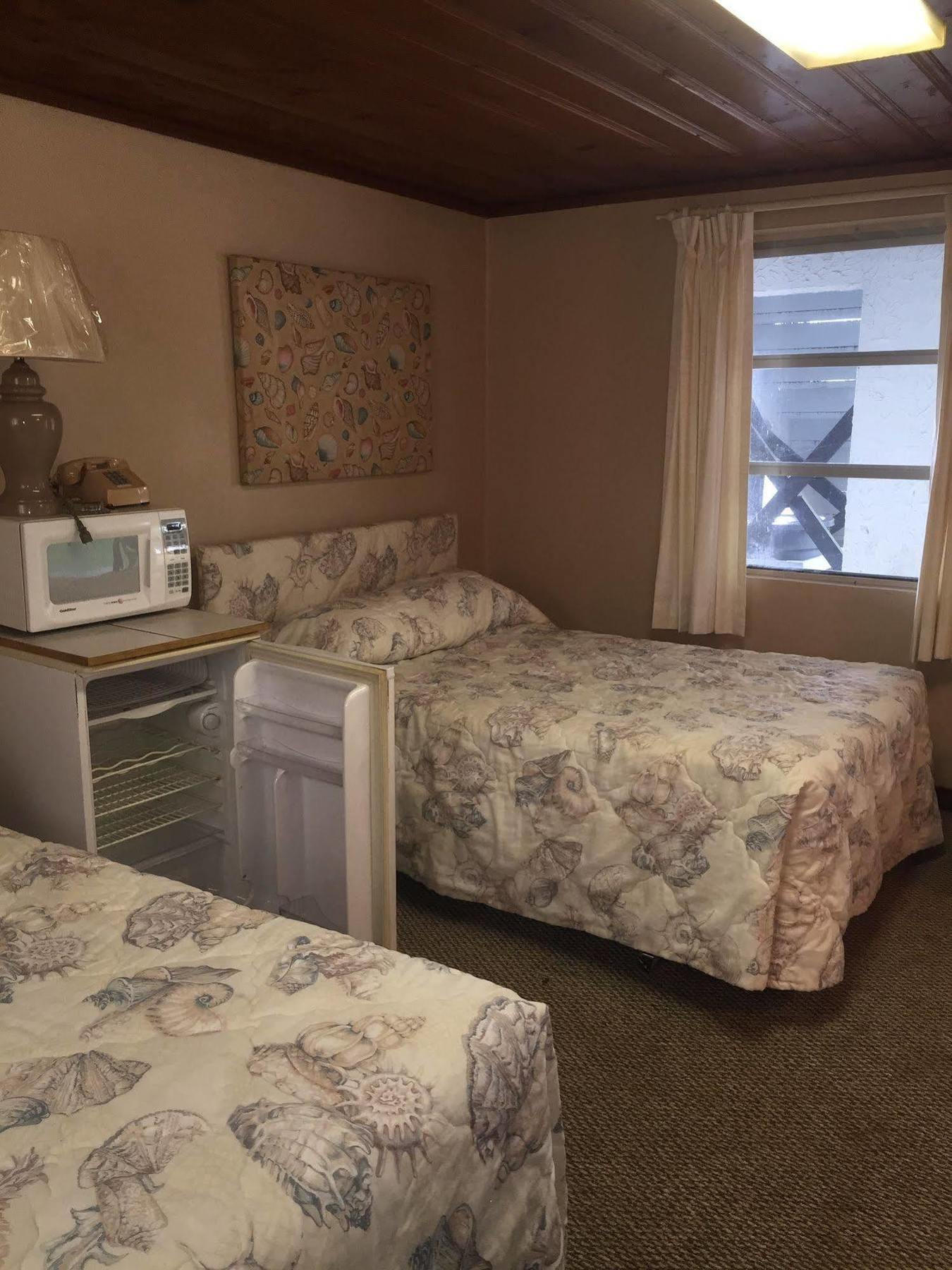 Captain'S Cove Motel Oak Island Exterior foto
