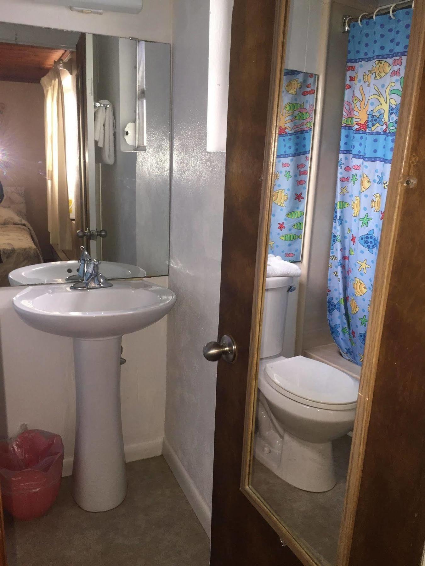 Captain'S Cove Motel Oak Island Exterior foto